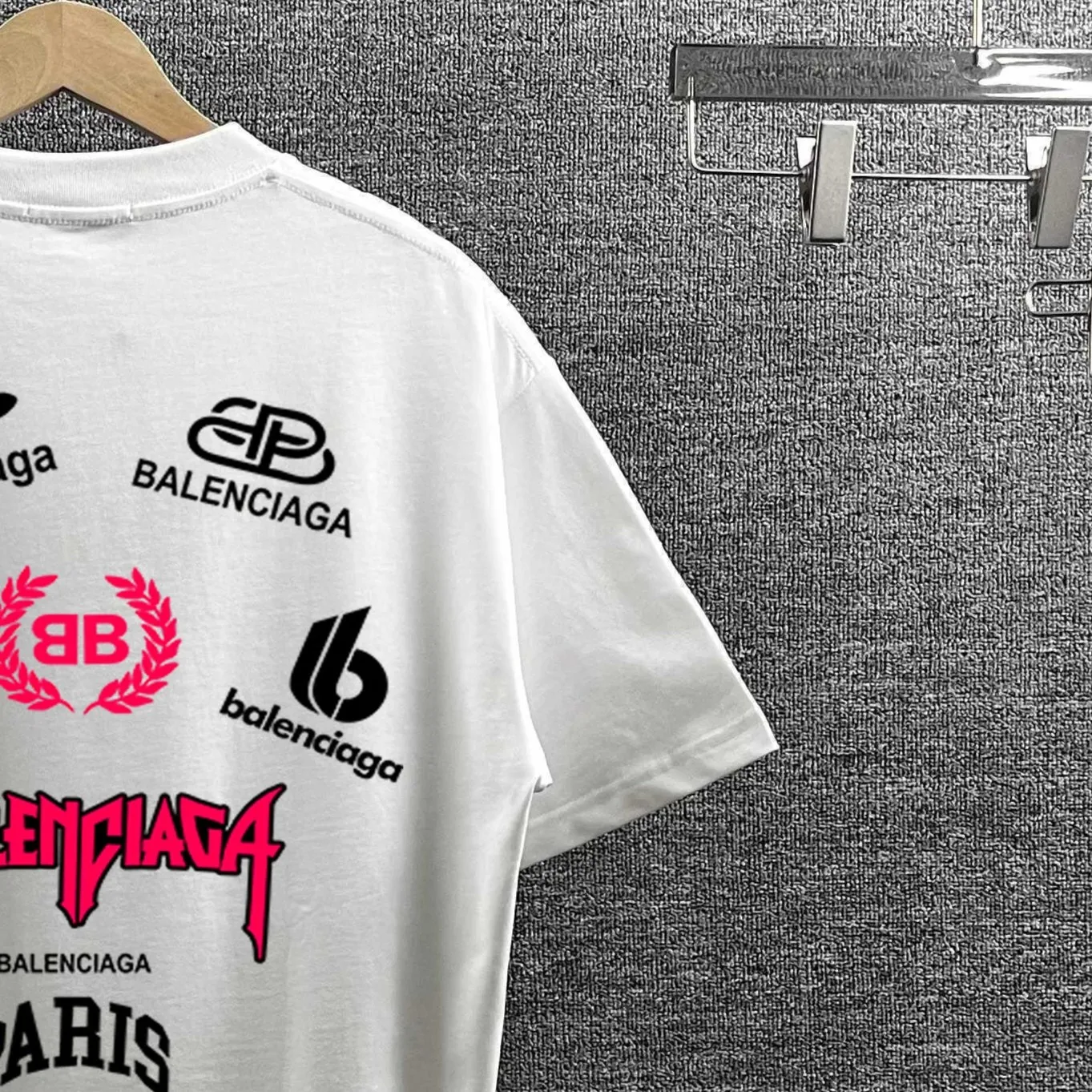 Bale* * 2026 New Arrival logo t Same Style ：Black White Red Size： S （90-130 ） M （120-150 ） L （140-165 ） XL （160-180 ） XXL （180-210 ）